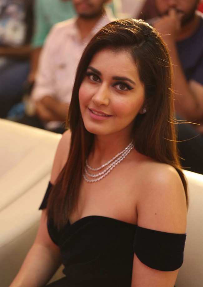 Actress Raashi Khanna Stills